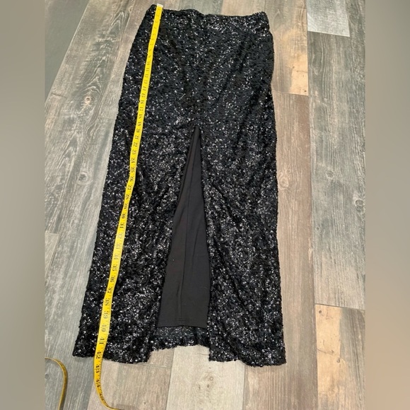 H&M Black Sequin Maxi Pencil Skirt Size Medium with Sexy Front Slit Stretch - Picture 4 of 9